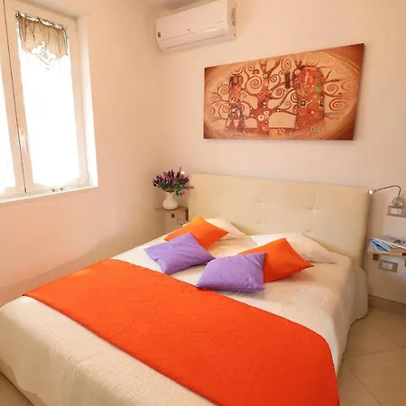 House Holidays Francesca To 3 Places Holiday home *